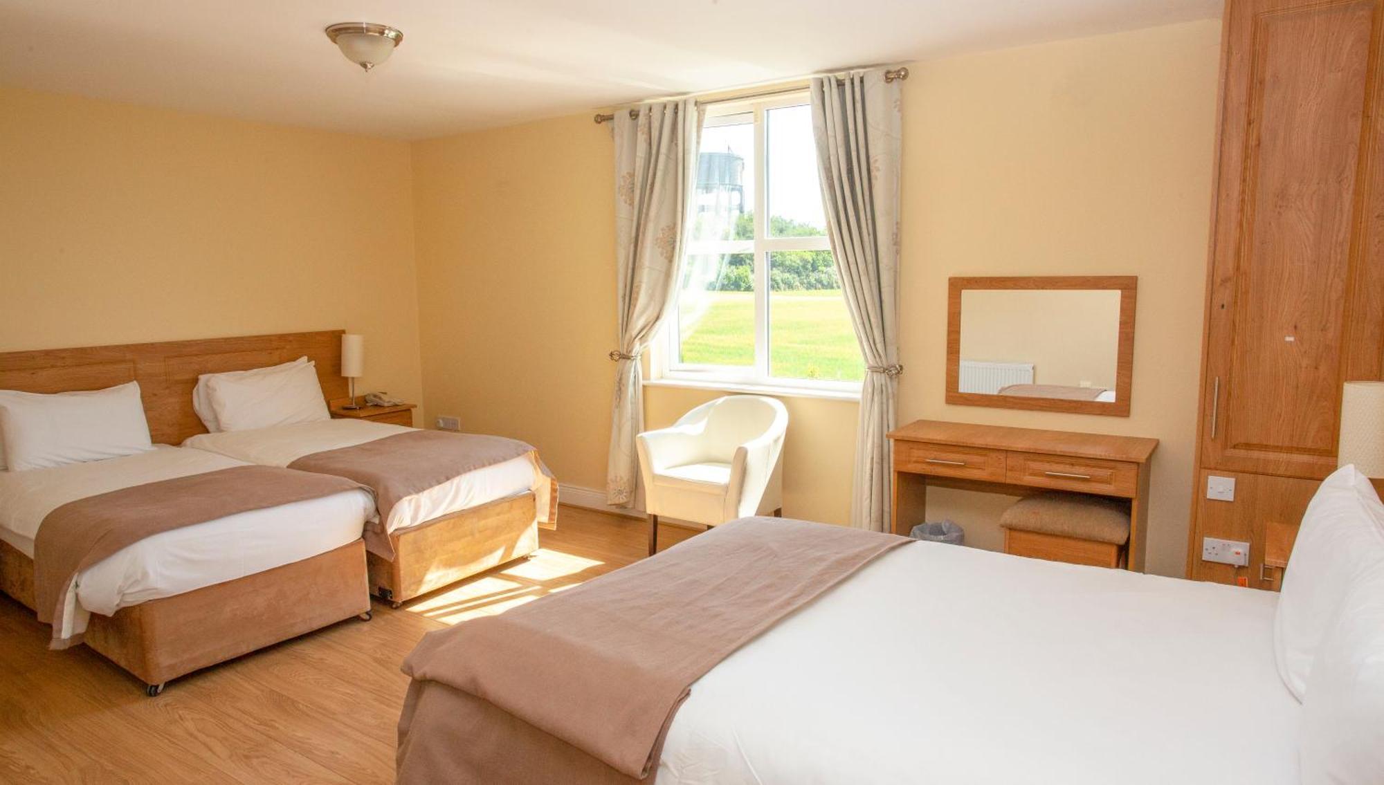 Knightsbrook Hotel Courtyard Accommodation トリム エクステリア 写真